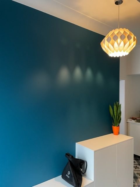 schilderen van blauwe muur bonheiden